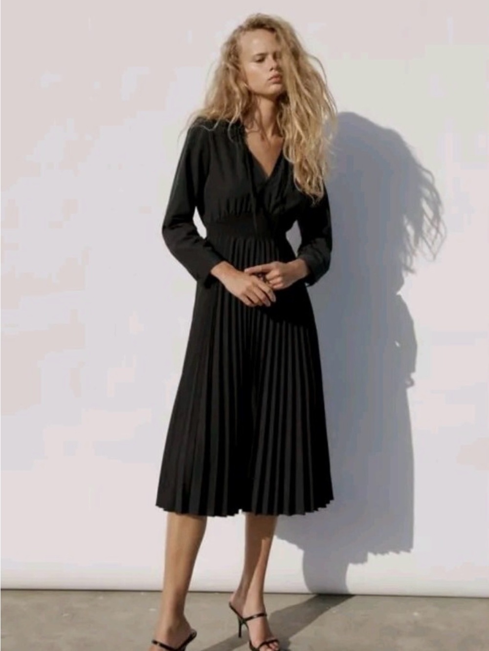 Zara Pleated Pomplin Midi Dress | Black | Size S